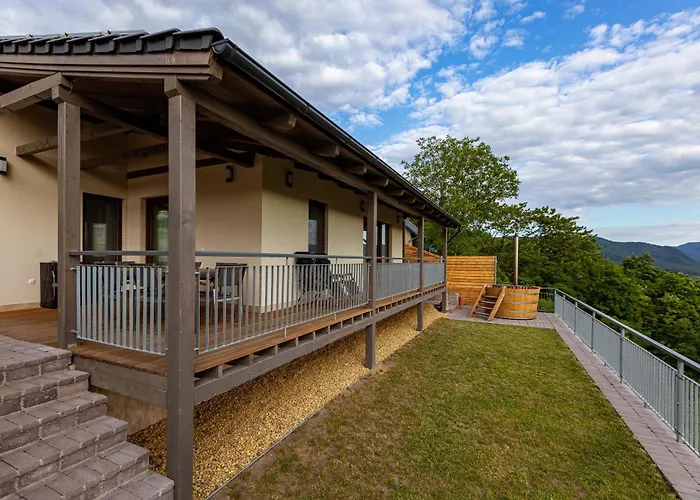 Fuelemuele Vendeghaz 아파트 *